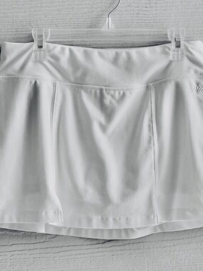 WOMEN'S TENNIS/GOLF SKORT SIZE SMALL